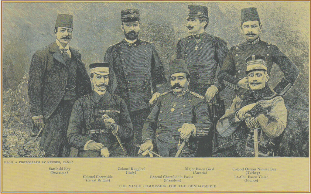 Η μεικτή επιτροπή Χωροφυλακής Κρήτης. 
Στο κέντρο ο Τούρκος διοικητής Cherefuddin Πασάς και, κάτω αριστερά, ο Άγγλος διοικητής Ηρακλείου Chersmide.
(Περιοδικό Illustrated London News).
