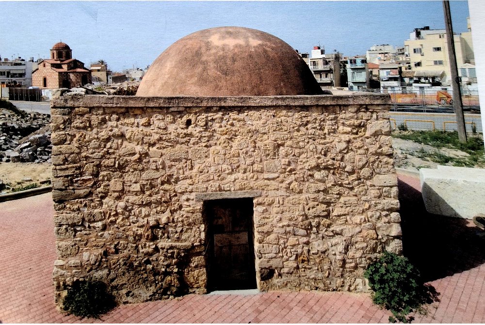 Ταφικό μνημείο (τουρμπές) του Τεκέ των Τριών Ανδρών.