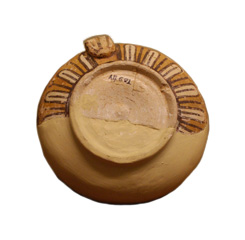 2. Κύπελλο. Πολύχρωμη κεραμική Κωνσταντινούπολης. Ανασκαφή Καστέλλας. 10ος αι.μ.Χ